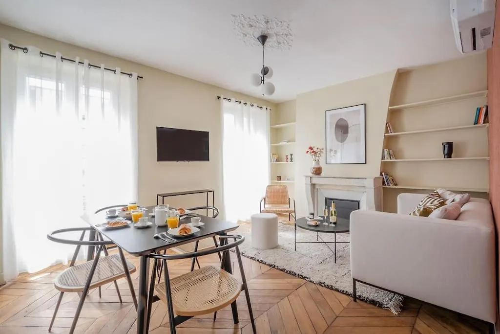 3#Two Bedrooms#Champs Elysees#Arc De Triomphe#Ac contacts